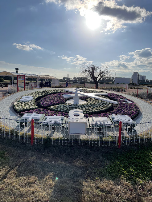 中京競馬場の馬場内遊園地の花時計