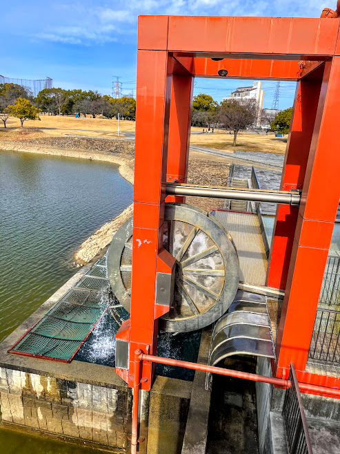 落合公園フォリー水の塔の水車