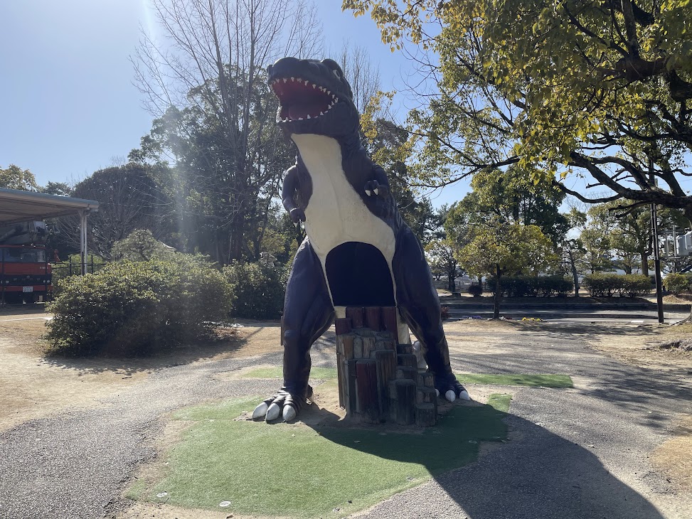 岡崎南公園の交通広場の恐竜