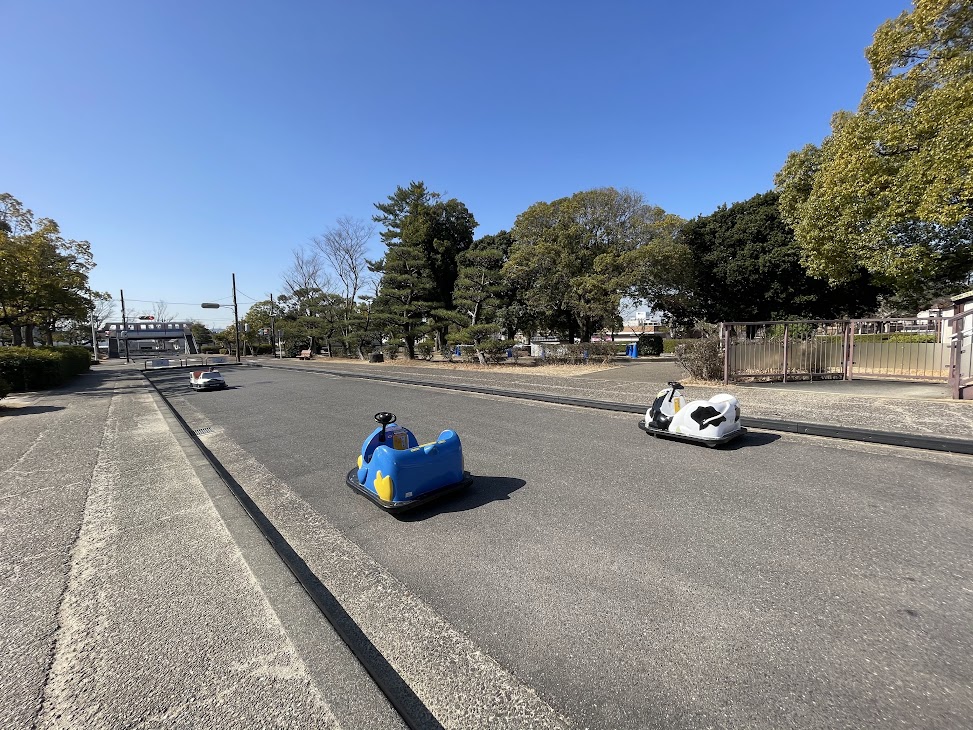 岡崎南公園の交通広場のバッテリーカー