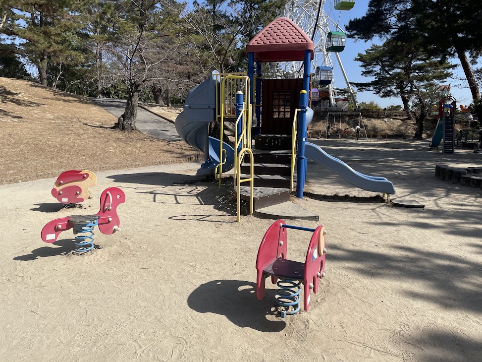 岡崎南公園の児童公園のスプリング遊具