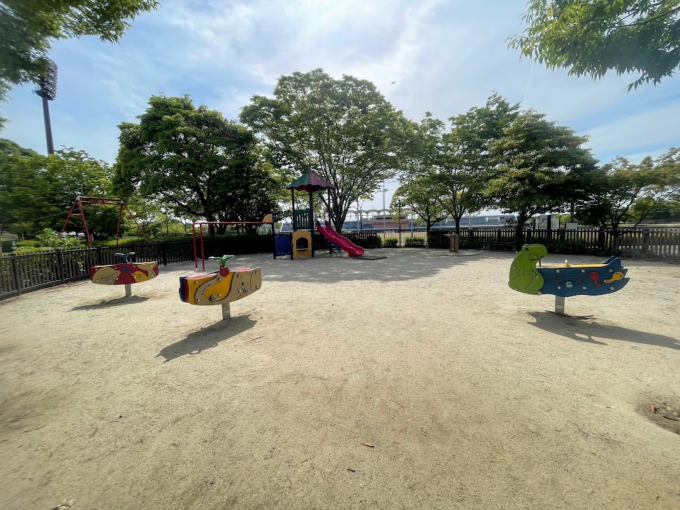 半田総合運動公園のちびっこ広場の幼児向け遊具