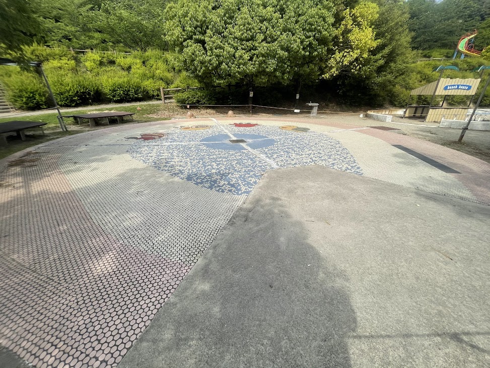 半田総合運動公園の冒険遊具の噴水