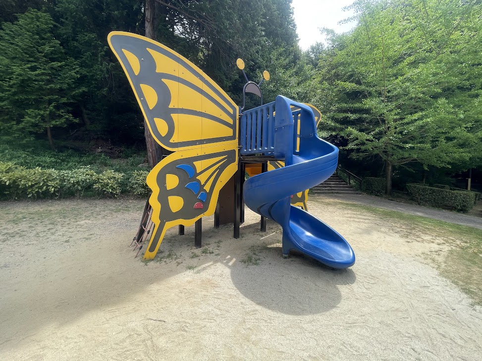 赤塚山公園わくわくパークのちょうちょの遊具
